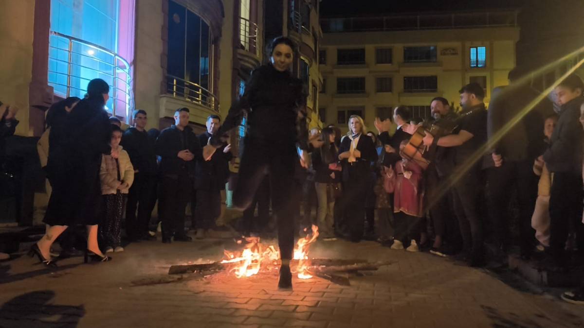 Iğdır’da Nevruz Coşkusu: Vali Taşolar Kapı Dinledi, Mendil Attı!