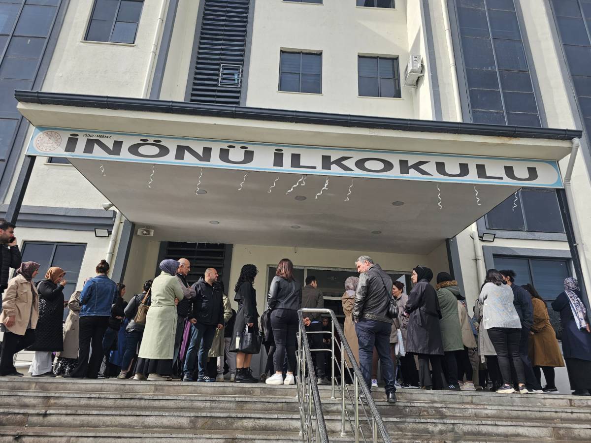 Iğdır İnönü İlkokulu Velileri Vali Konağı Önünde Toplandı: 