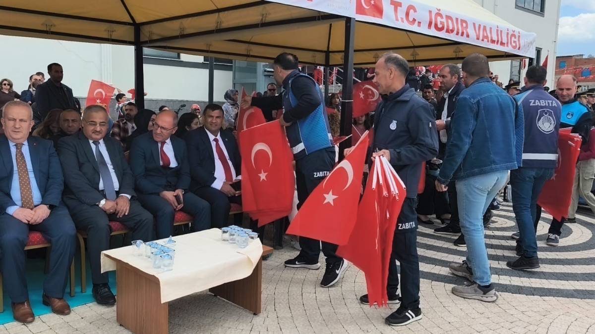 Iğdır’da 23 Nisan Coşkusu: Ay-Yıldızlı Bayraklar Şehri Süsledi