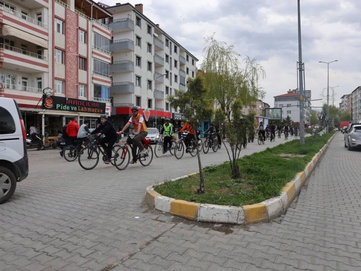 Iğdır’da Pedal Sesleri Emniyet İçin Yükseldi: Anlamlı Bisiklet Turu