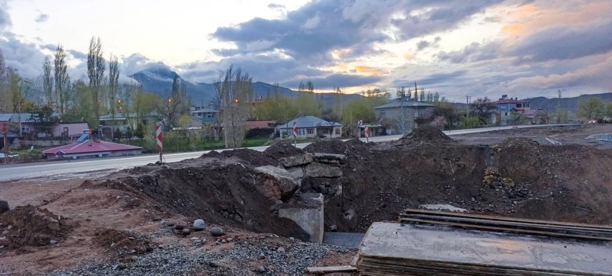 Karayolları Tuzluca’da Düğmeye Bastı: Yeni Kavşakla Kaza Riski Minimuma İnecek