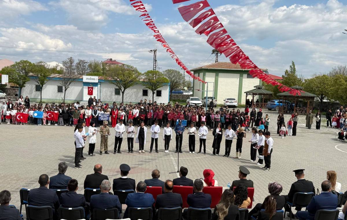 Karakoyunlu'da Vatan Marşı Eşliğinde Görsel Şölen