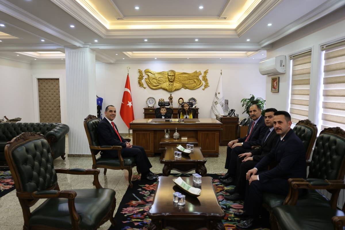 Iğdır Valiliği’nde 23 Nisan Gururu: Koltuk Çocukların