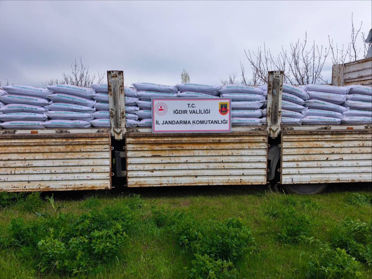 Piyasa Değeri 3 Milyon TL’yi Aşıyor: Iğdır’da Kaçak Gübre Dolu Tır Yakalandı