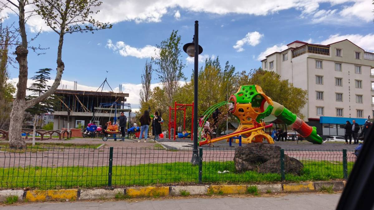 Iğdır’da Bayram Coşkusu Parklara Taştı: Çocuklar Gönüllerince Eğlendi