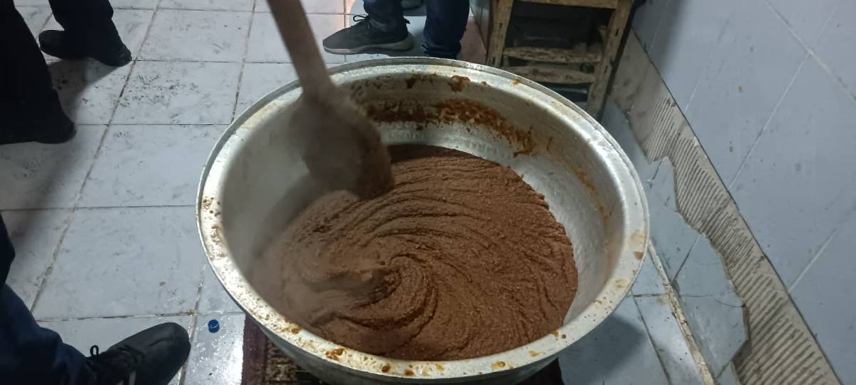 Iğdır Üçkaya köyünde gençlerin ihsan helvası mesaisi