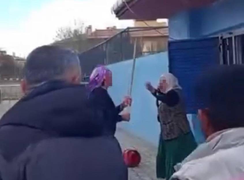 Iğdır’da Okulda Dehşet Anları: Bir Kadın Elinde Sopayla Okula Daldı!