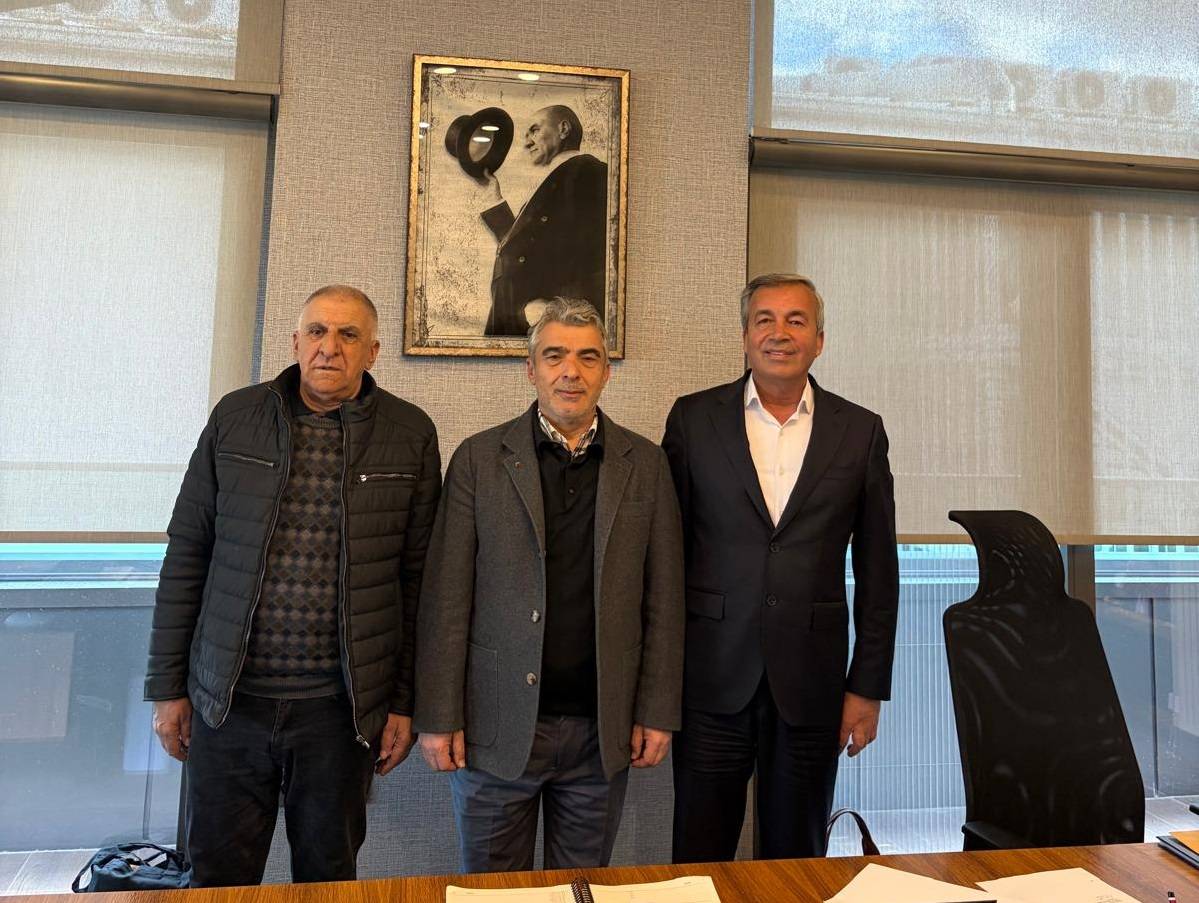 Cantürk Alagöz Kendi Elleriyle İmzaladı: Iğdır FK Sevdalısına Büyük Jest!