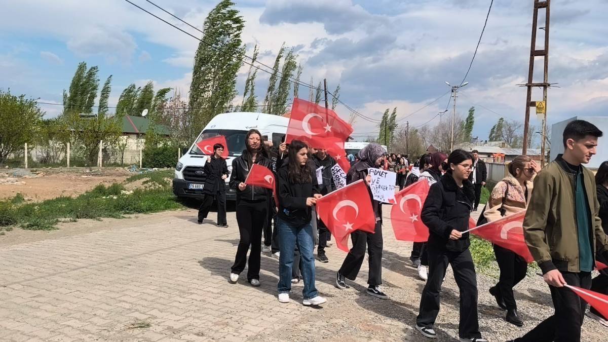 Hakmehmet'te Bir Asırdır Dinmeyen Acı: Şehitler Dualarla Anıldı