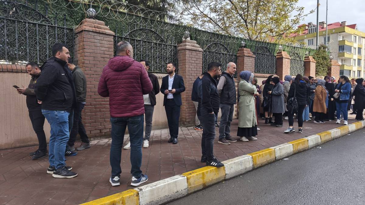 Iğdır’da İki Okulun Yıkılma Kararını Duyan Veliler Bir Araya Geldi