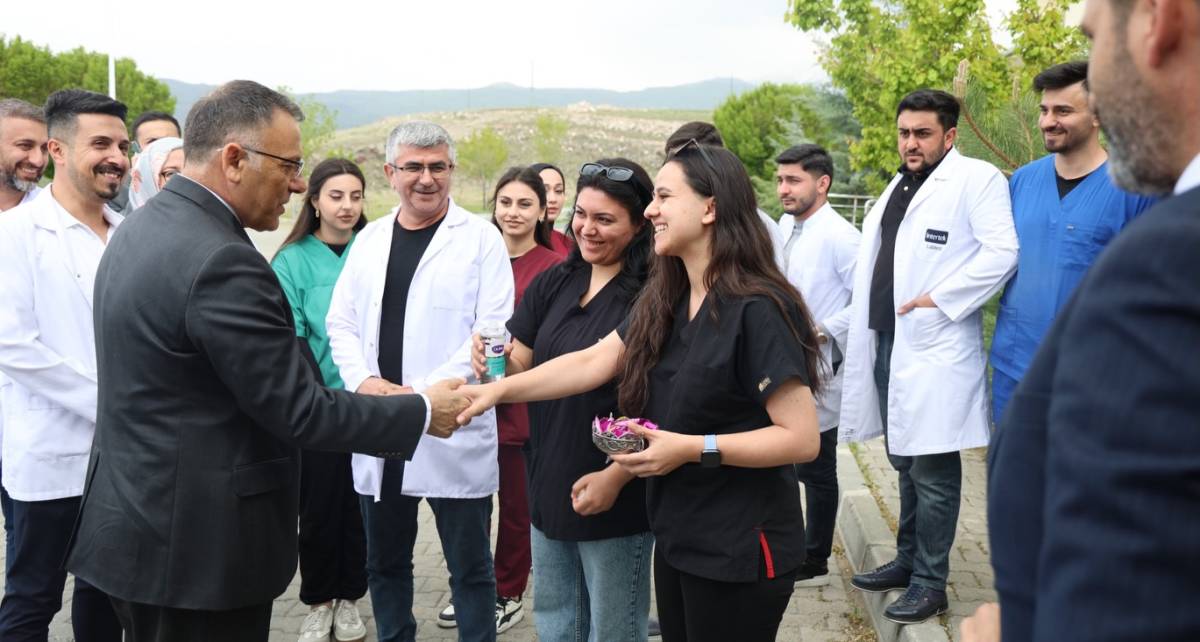 Iğdır'da Kardeşlik Stajı: Rektör Gürel Nahçıvanlı Gençlerle Buluştu