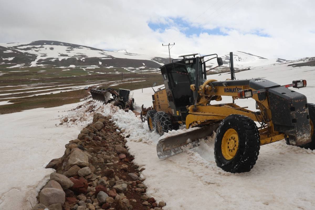 “Doğu’nun Çukurova’sı” Iğdır’da Mayısta Kar Mesaisi: Yayla Yolları İş Makineleriyle Açılıyor
