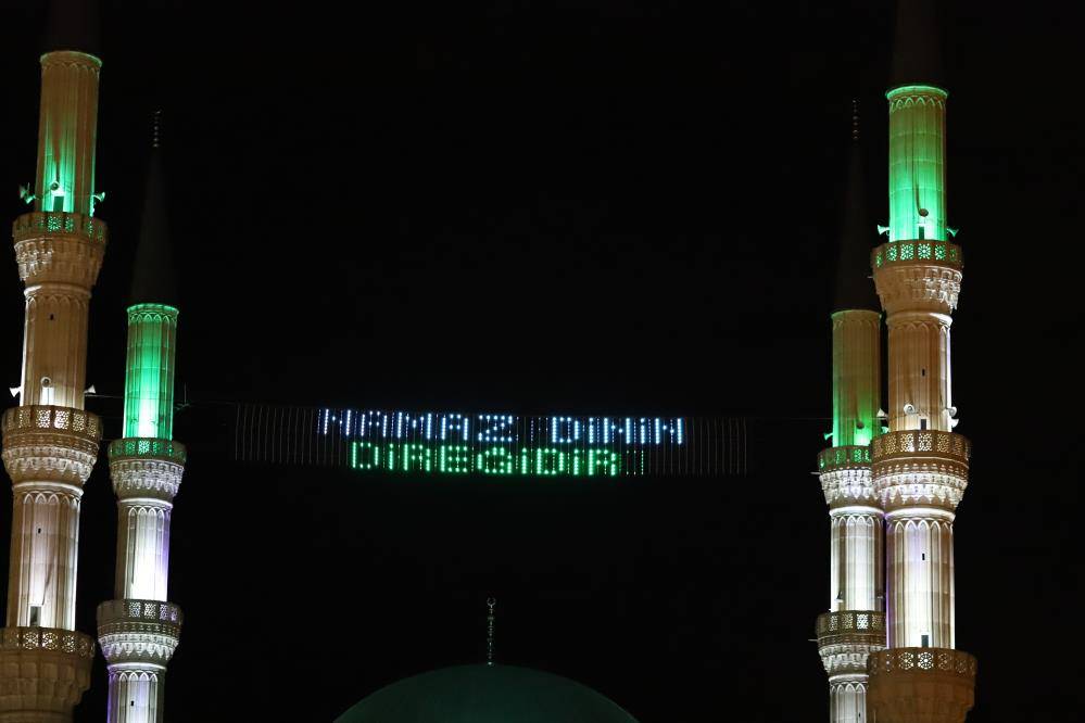 Iğdır Ulu Camii Minarelerinde Led Mahya İlgi Çekti